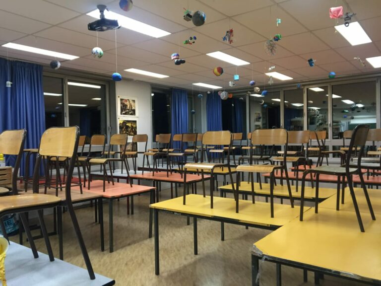 location décor lieu tournage classe