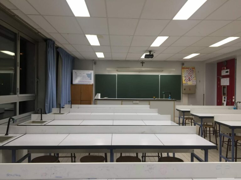 location décor lieu tournage classe