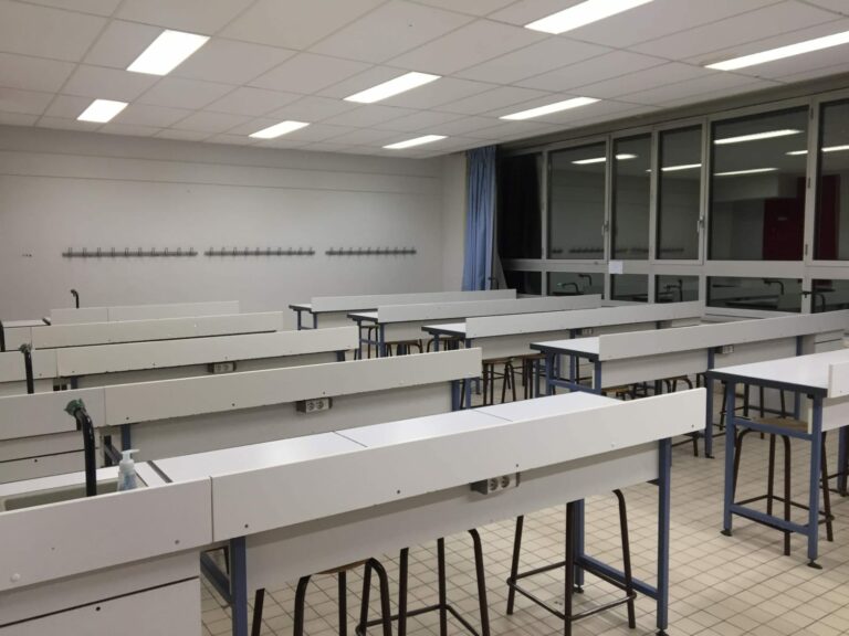 location décor lieu tournage classe