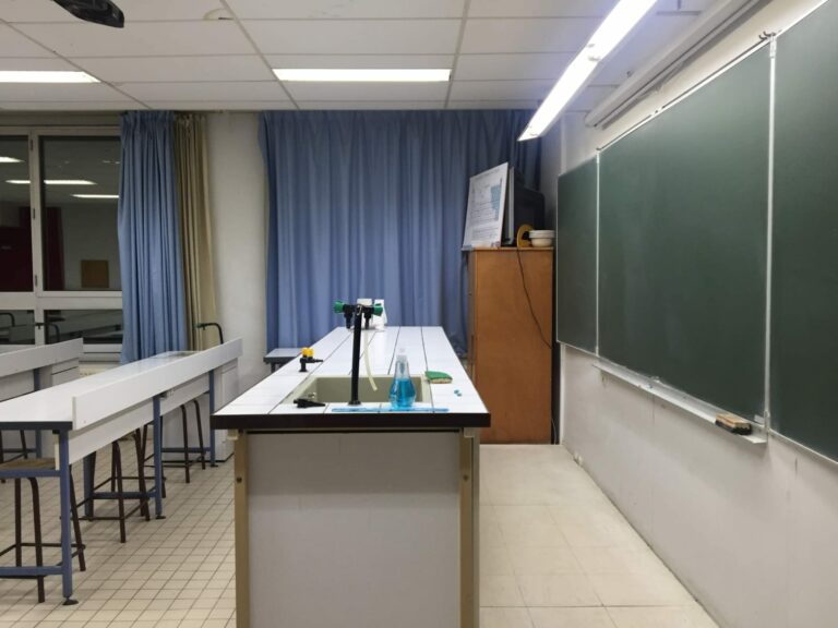 location décor lieu tournage classe