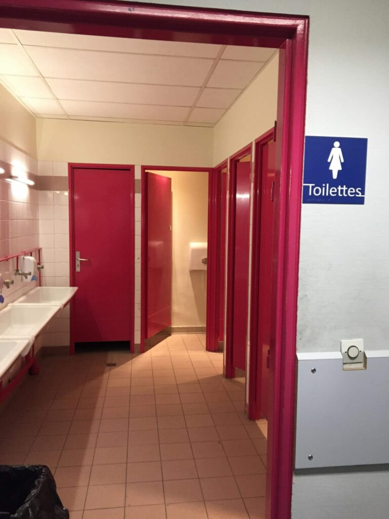 location décor lieu tournage classe