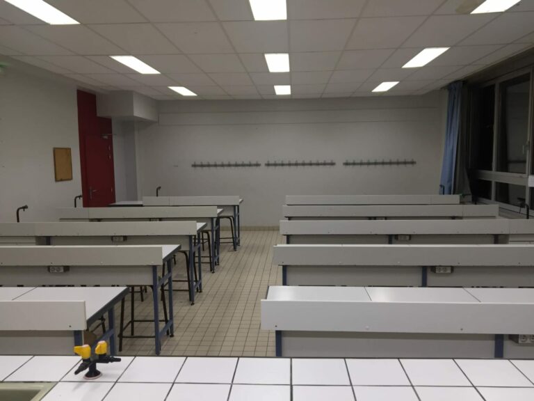 location décor lieu tournage classe