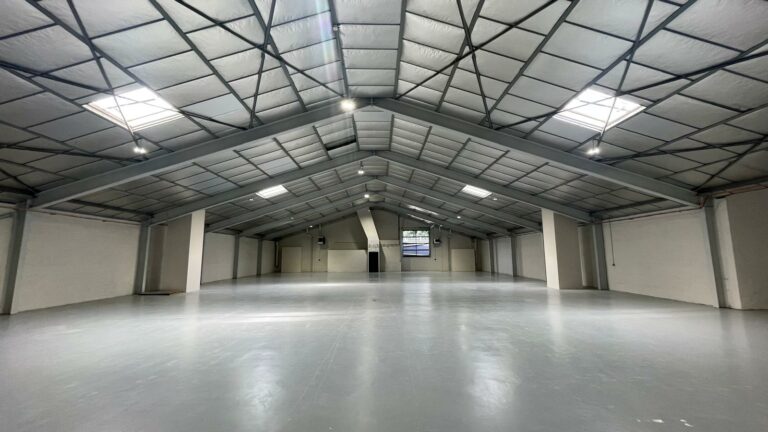 Réf : Site Hangar / Parking / Plateau / Bureaux 9301 81 IMG 20240718 WA00061