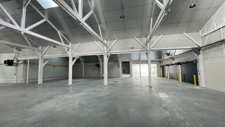 Réf : Site Hangar / Parking / Plateau / Bureaux 9301 75 IMG 20240718 WA00131