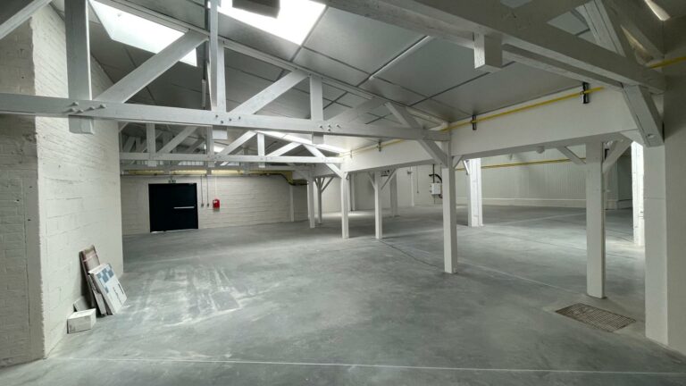 Réf : Site Hangar / Parking / Plateau / Bureaux 9301 71 IMG 20240718 WA00171
