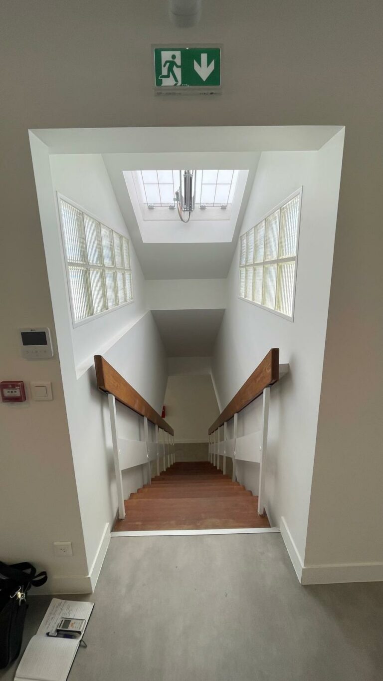 Réf : Site Hangar / Parking / Plateau / Bureaux 9301 82 IMG 20240718 WA00181