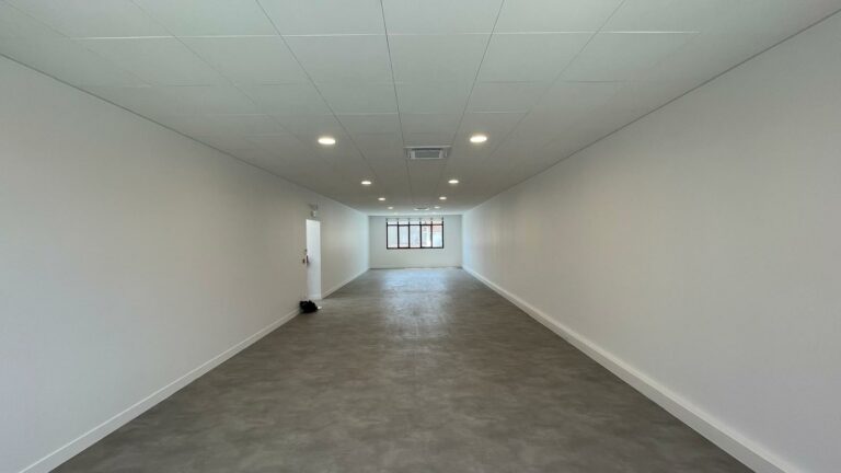 Réf : Site Hangar / Parking / Plateau / Bureaux 9301 70 IMG 20240718 WA00201