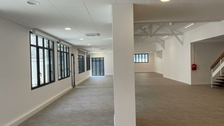 Réf : Site Hangar / Parking / Plateau / Bureaux 9301 68 IMG 20240718 WA00221