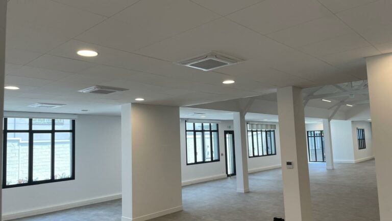 Réf : Site Hangar / Parking / Plateau / Bureaux 9301 67 IMG 20240718 WA00241