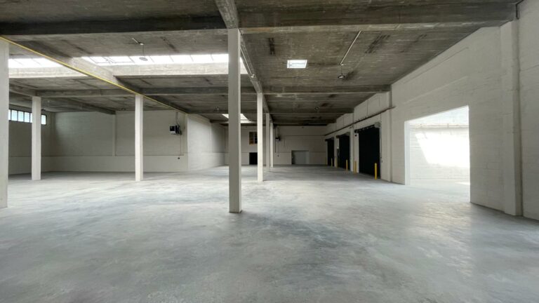 Réf : Site Hangar / Parking / Plateau / Bureaux 9301 65 IMG 20240718 WA00291