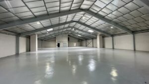 Réf : Site Hangar / Parking / Plateau / Bureaux 9301