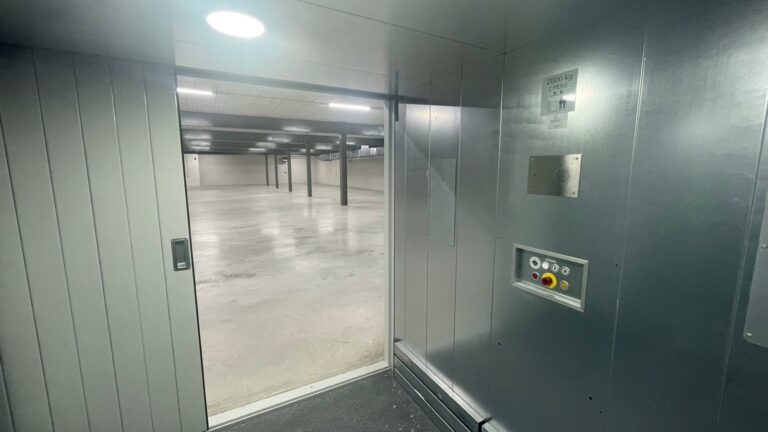 Réf : Site Hangar / Parking / Plateau / Bureaux 9301 55 IMG 20240718 WA00431