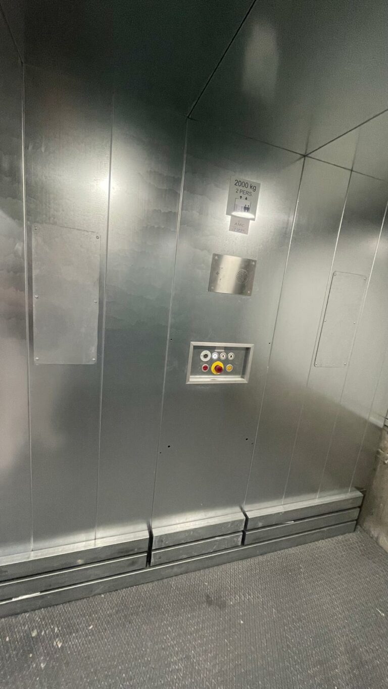 Réf : Site Hangar / Parking / Plateau / Bureaux 9301 54 IMG 20240718 WA00451