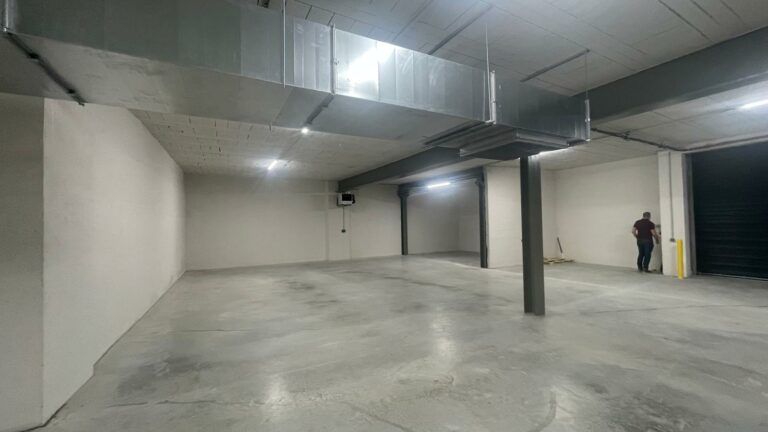 Réf : Site Hangar / Parking / Plateau / Bureaux 9301 43 IMG 20240718 WA00481
