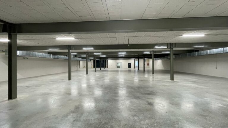 Réf : Site Hangar / Parking / Plateau / Bureaux 9301 50 IMG 20240718 WA00511