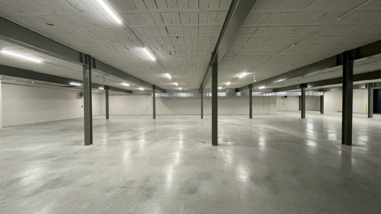 Réf : Site Hangar / Parking / Plateau / Bureaux 9301 49 IMG 20240718 WA00521