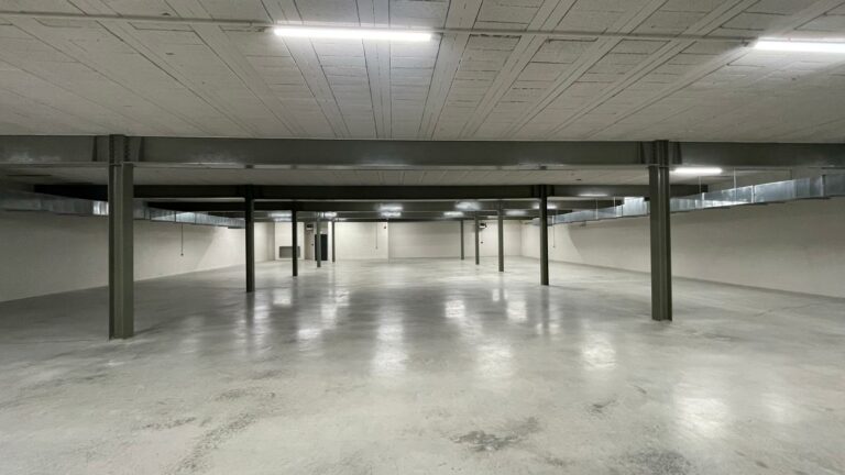 Réf : Site Hangar / Parking / Plateau / Bureaux 9301 47 IMG 20240718 WA00541