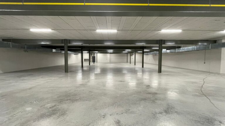 Réf : Site Hangar / Parking / Plateau / Bureaux 9301 46 IMG 20240718 WA00551
