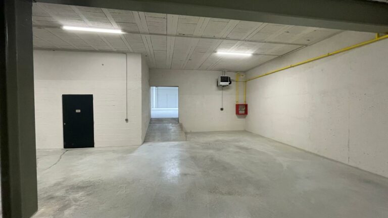 Réf : Site Hangar / Parking / Plateau / Bureaux 9301 45 IMG 20240718 WA00561