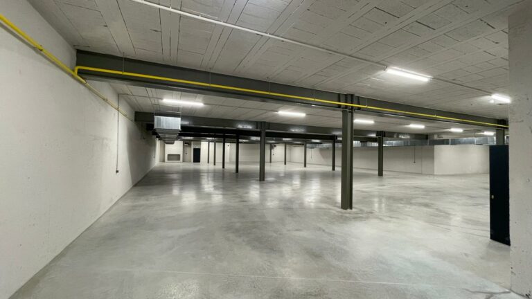 Réf : Site Hangar / Parking / Plateau / Bureaux 9301 44 IMG 20240718 WA00571