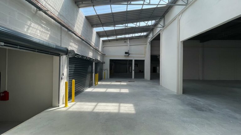 Réf : Site Hangar / Parking / Plateau / Bureaux 9301 41 IMG 20240718 WA00641