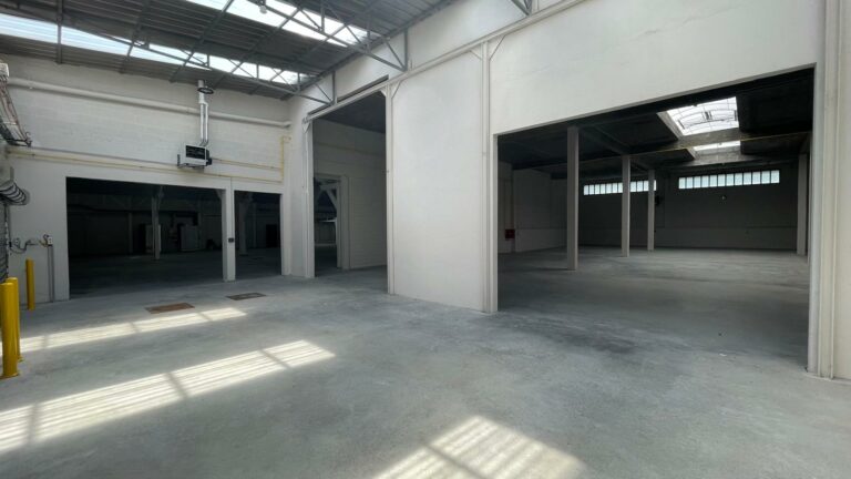 Réf : Site Hangar / Parking / Plateau / Bureaux 9301 40 IMG 20240718 WA00651