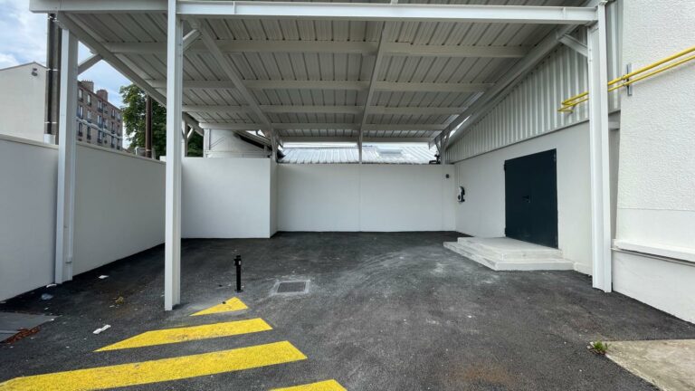 Réf : Site Hangar / Parking / Plateau / Bureaux 9301 26 IMG 20240718 WA00891