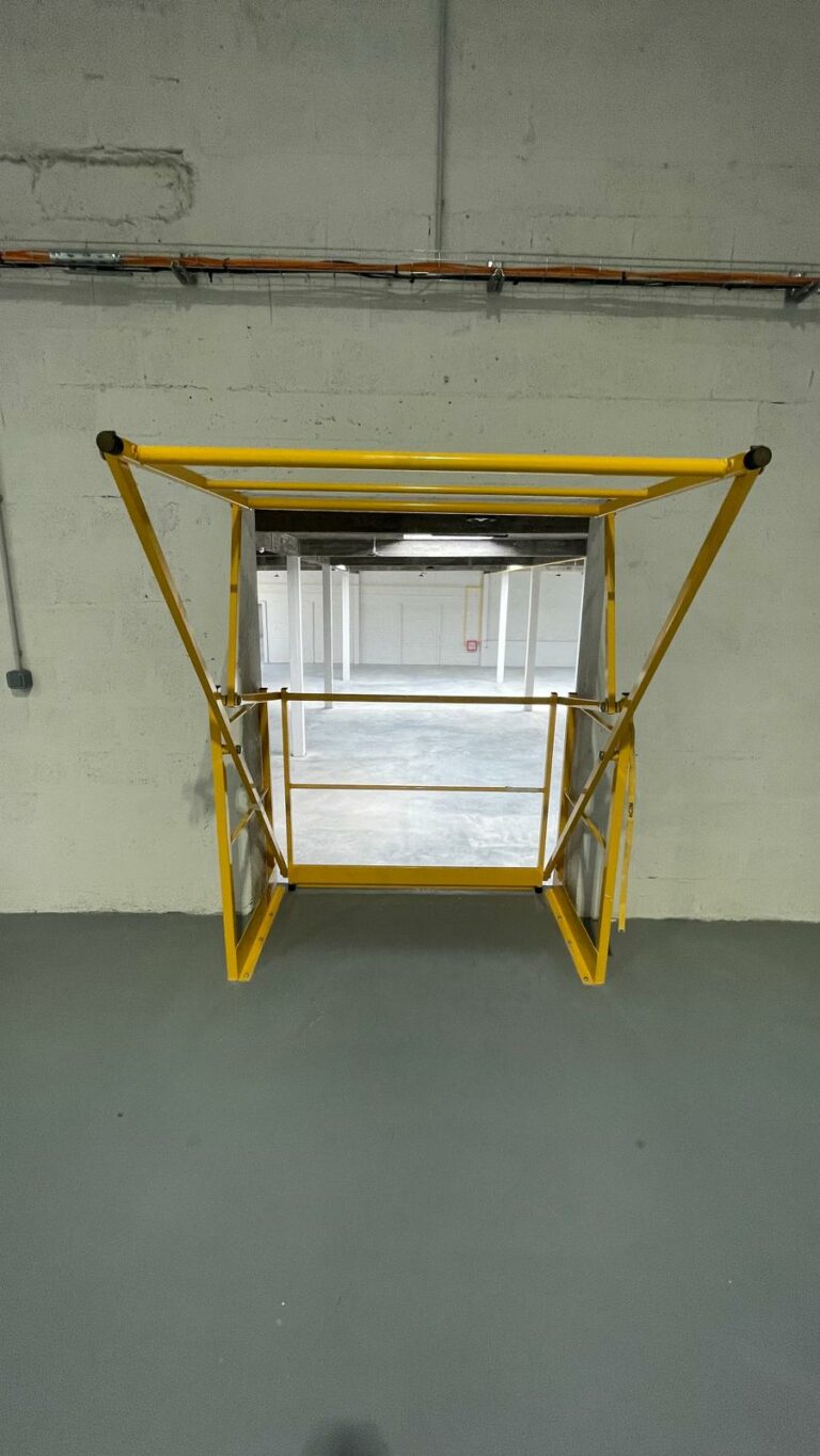 Réf : Site Hangar / Parking / Plateau / Bureaux 9301 21 IMG 20240718 WA00951