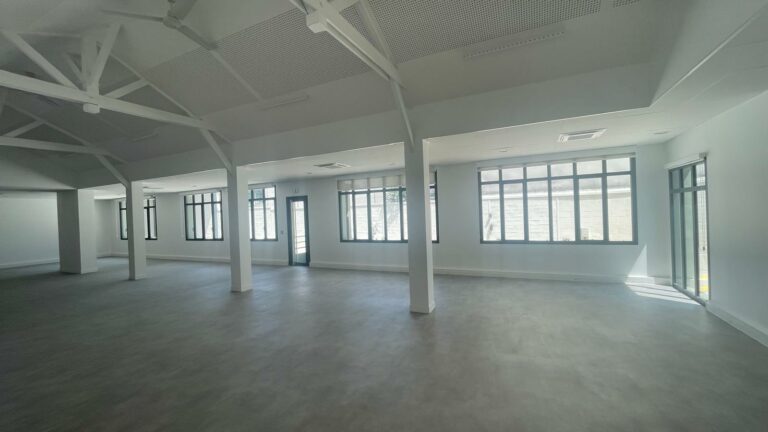 Réf : Site Hangar / Parking / Plateau / Bureaux 9301 12 IMG 20240718 WA01041