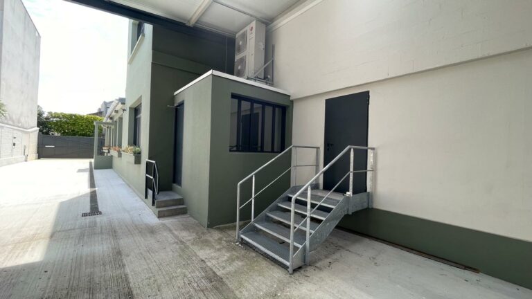 Réf : Site Hangar / Parking / Plateau / Bureaux 9301 10 IMG 20240718 WA01071