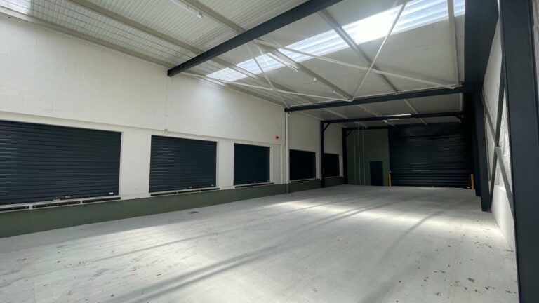 Réf : Site Hangar / Parking / Plateau / Bureaux 9301 8 IMG 20240718 WA01091