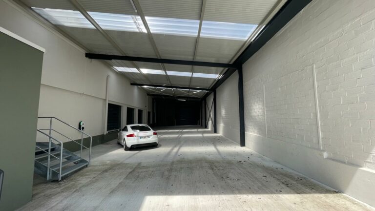 Réf : Site Hangar / Parking / Plateau / Bureaux 9301 6 IMG 20240718 WA01111