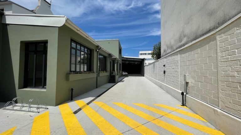 Réf : Site Hangar / Parking / Plateau / Bureaux 9301 2 IMG 20240718 WA01151